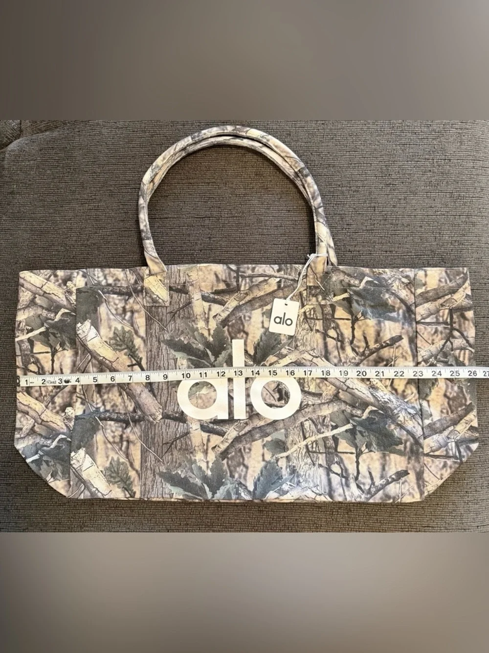 ALO Yoga✨🩶🤍 Grey Camouflage Logo Tee